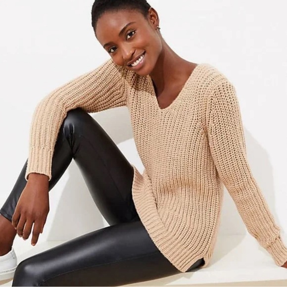 LOFT Sweaters - LOFT V-Neck Oversized Side Slits
Ribbed Trim Beige Shimmer Pullover
Sweater Sz M